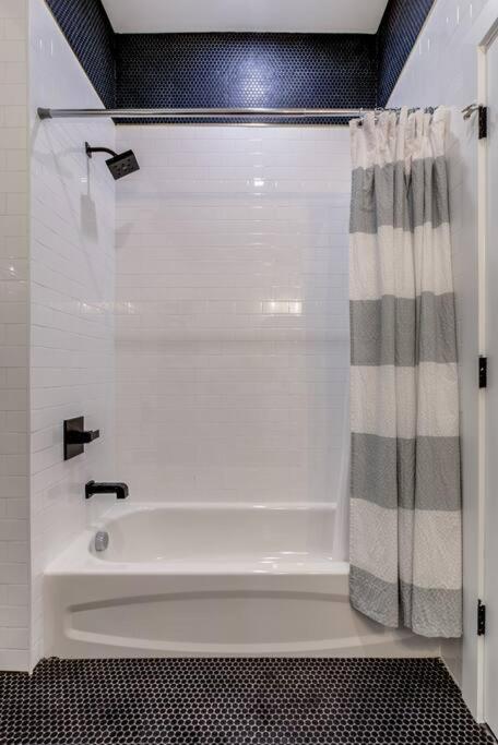 Luxury Designer Theme 2Br Apt Near Nyc / Thepath Διαμέρισμα Νιούαρκ Εξωτερικό φωτογραφία